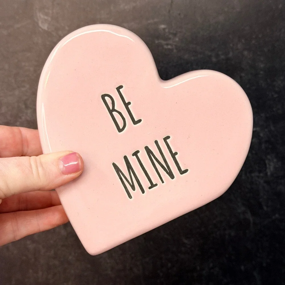 Set of 2 Ceramic Valentine Heart Decor XOXO Be Mine Pink Shelf Sitters